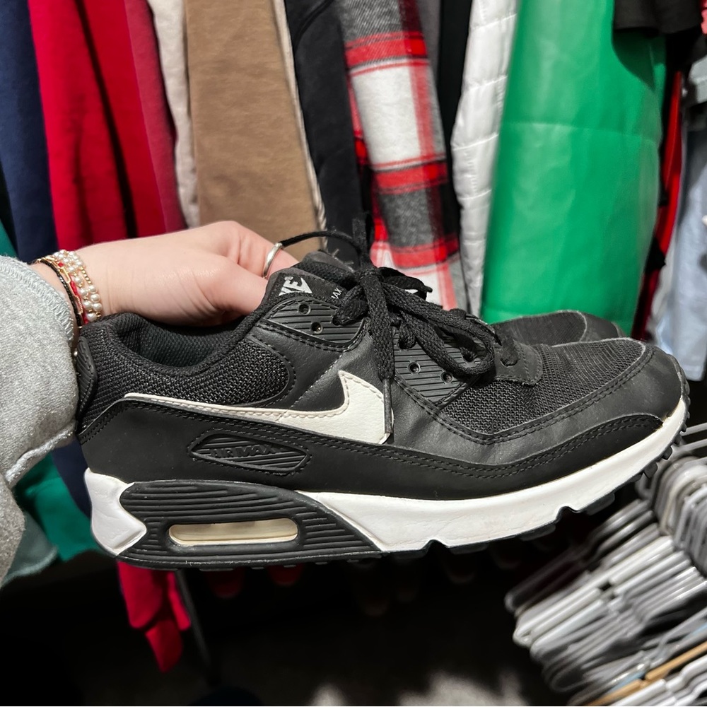 Women’s Nike Air Max 90